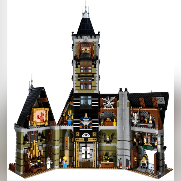 RETIRED LEGO Haunted House (10273) - Picture 3 of 8